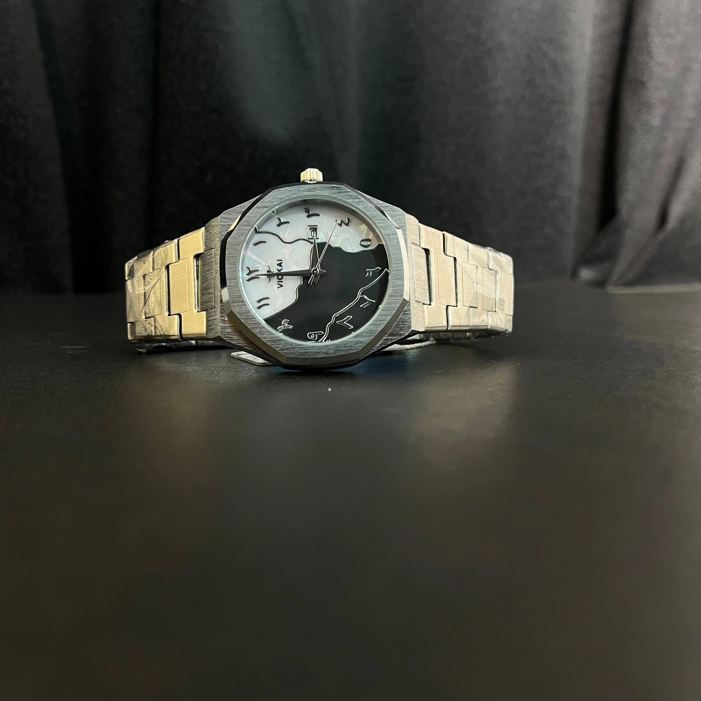 BW Earth crematic Dial